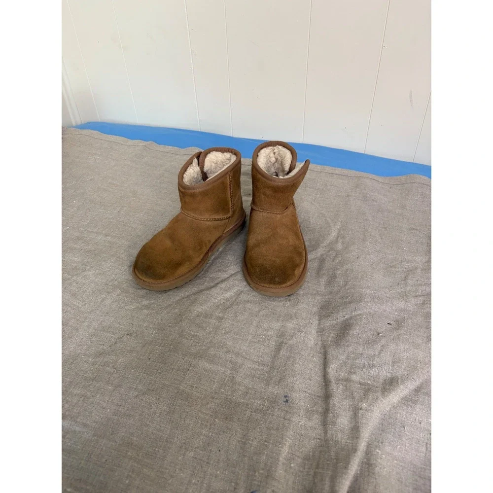 UGG Kids Classic Mini II Chestnut Brown Suede Sheepskin Boots Size‎ 13 111889K